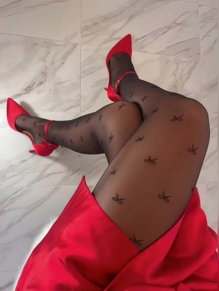 Women’s Sheer Black Bow Pattern Tights – Elegant Hosiery with Delicate Bow Motif